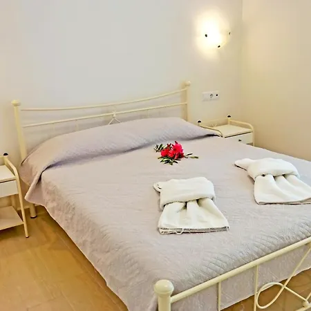 Three Brothers 2* Naxos City